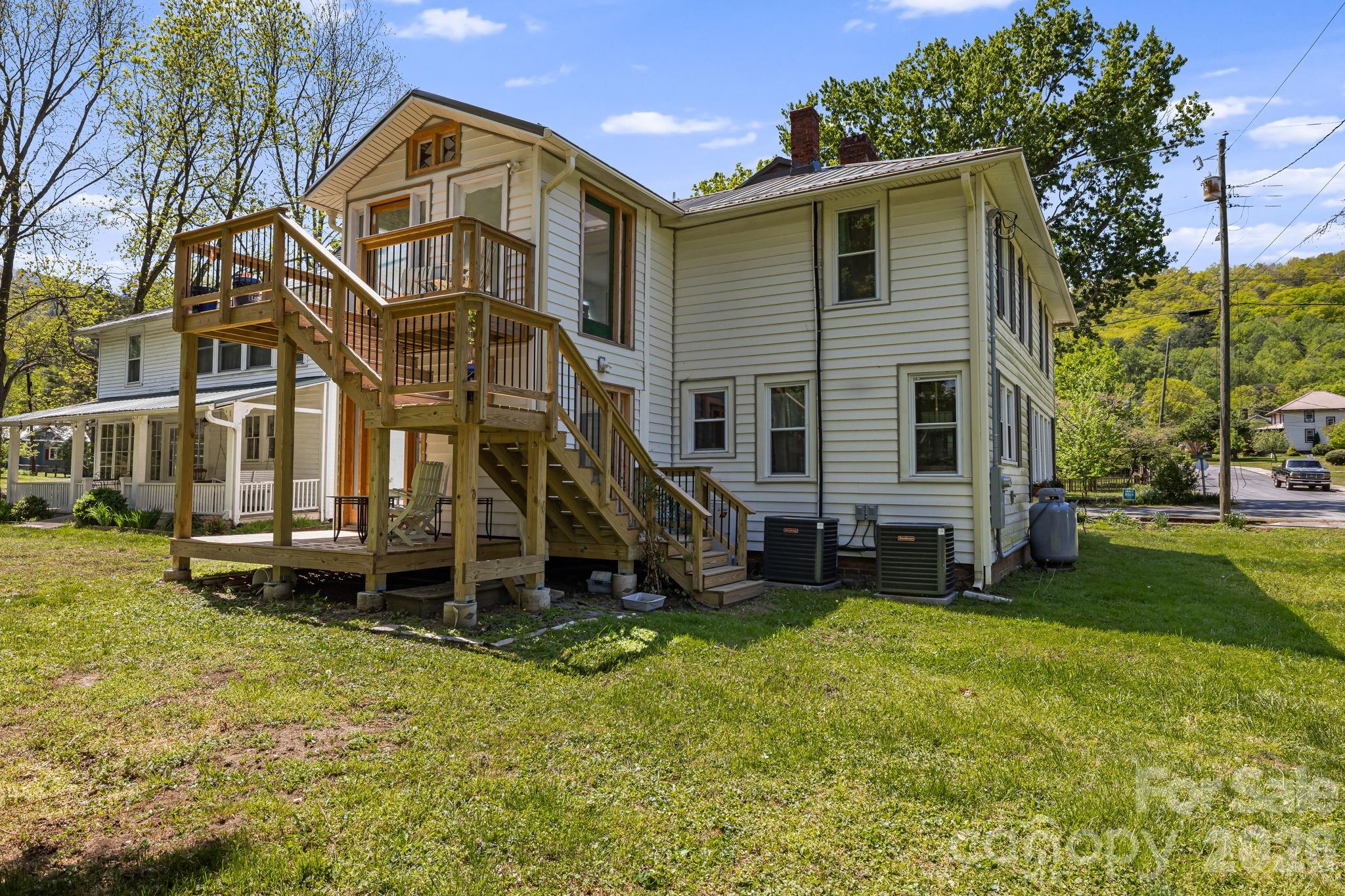 79 Walnut Street Property Photo 3