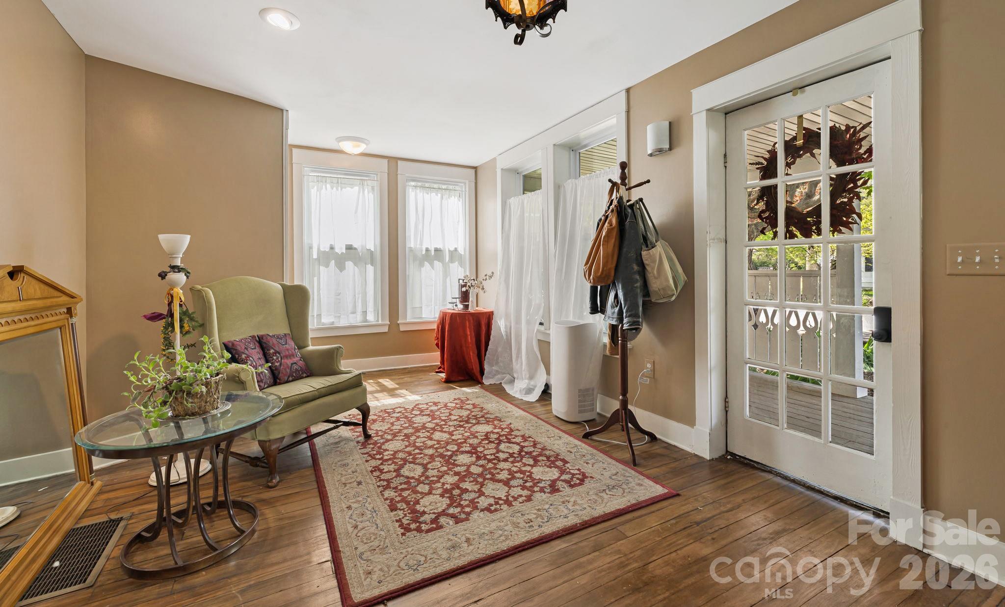 79 Walnut Street Property Photo 4