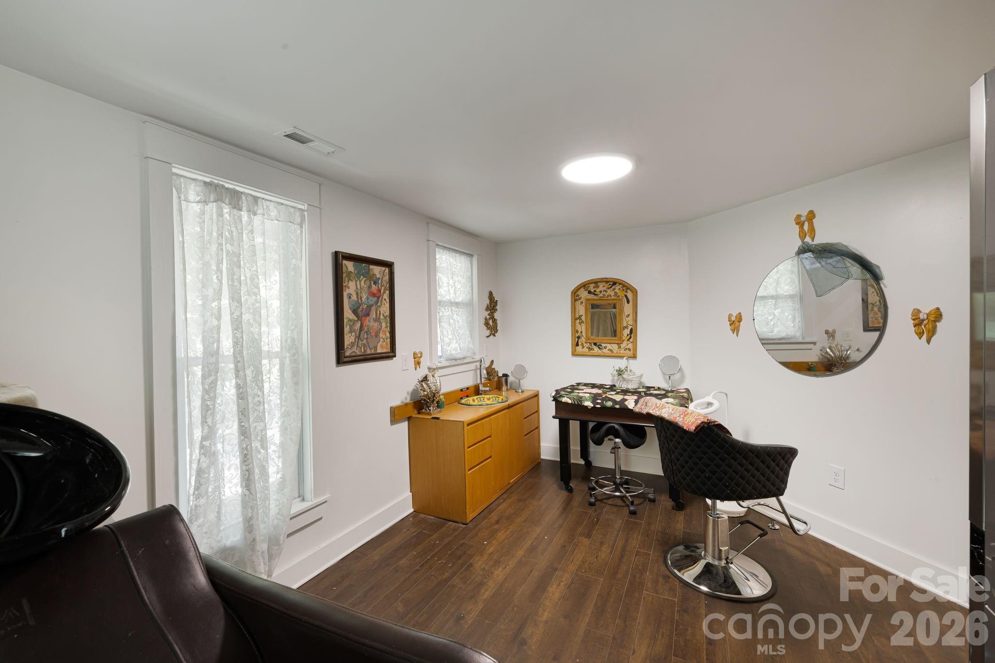 79 Walnut Street Property Photo 23