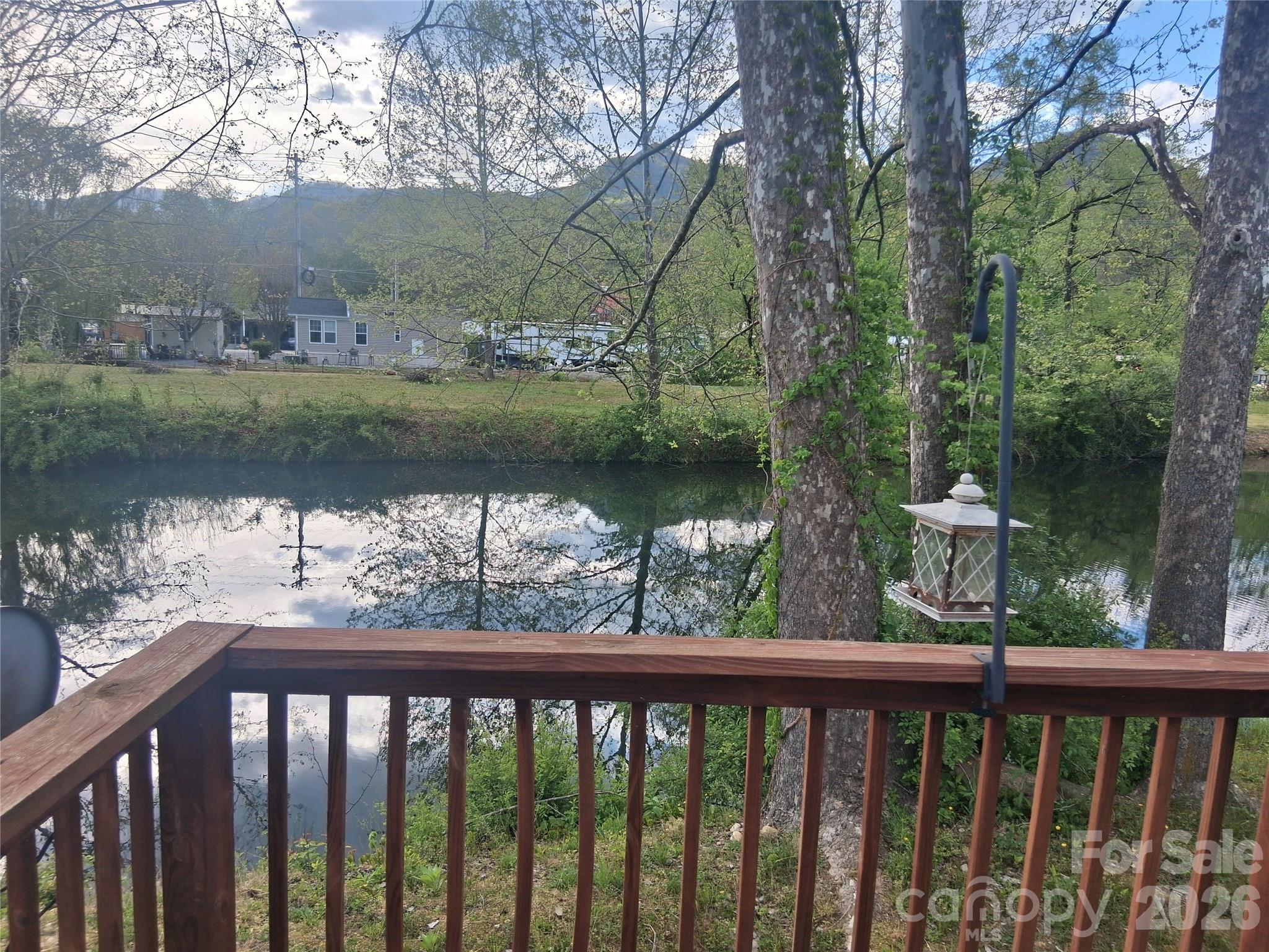 124 Pike Point Property Photo 2