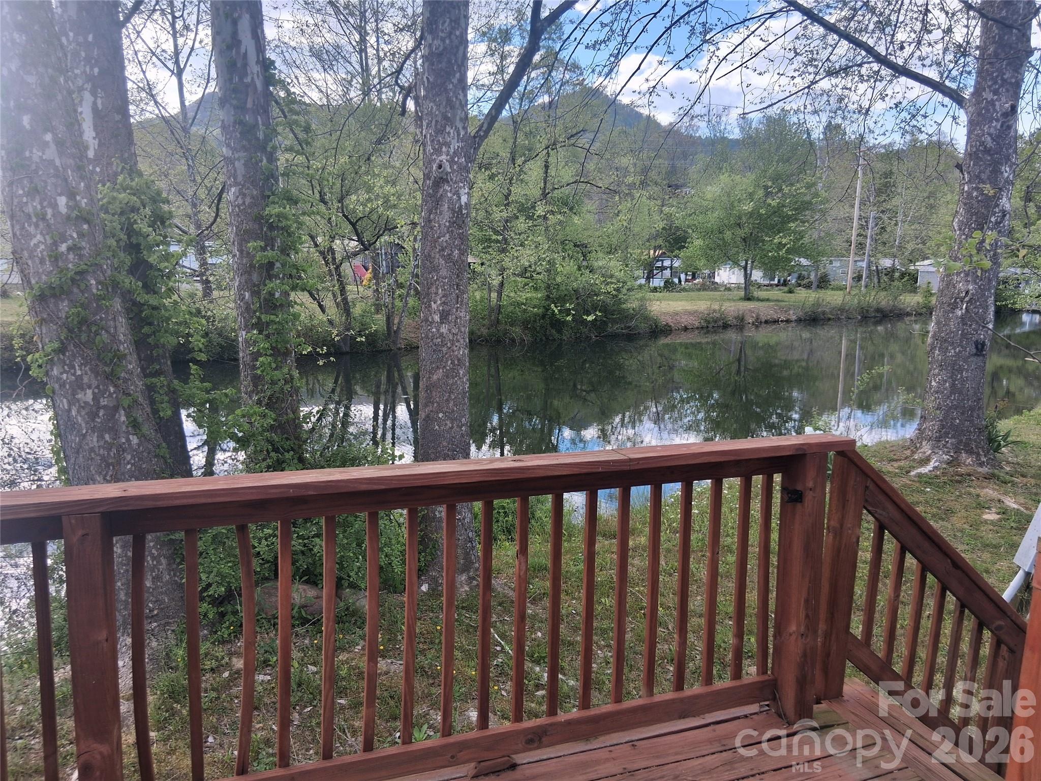 124 Pike Point Property Photo 3