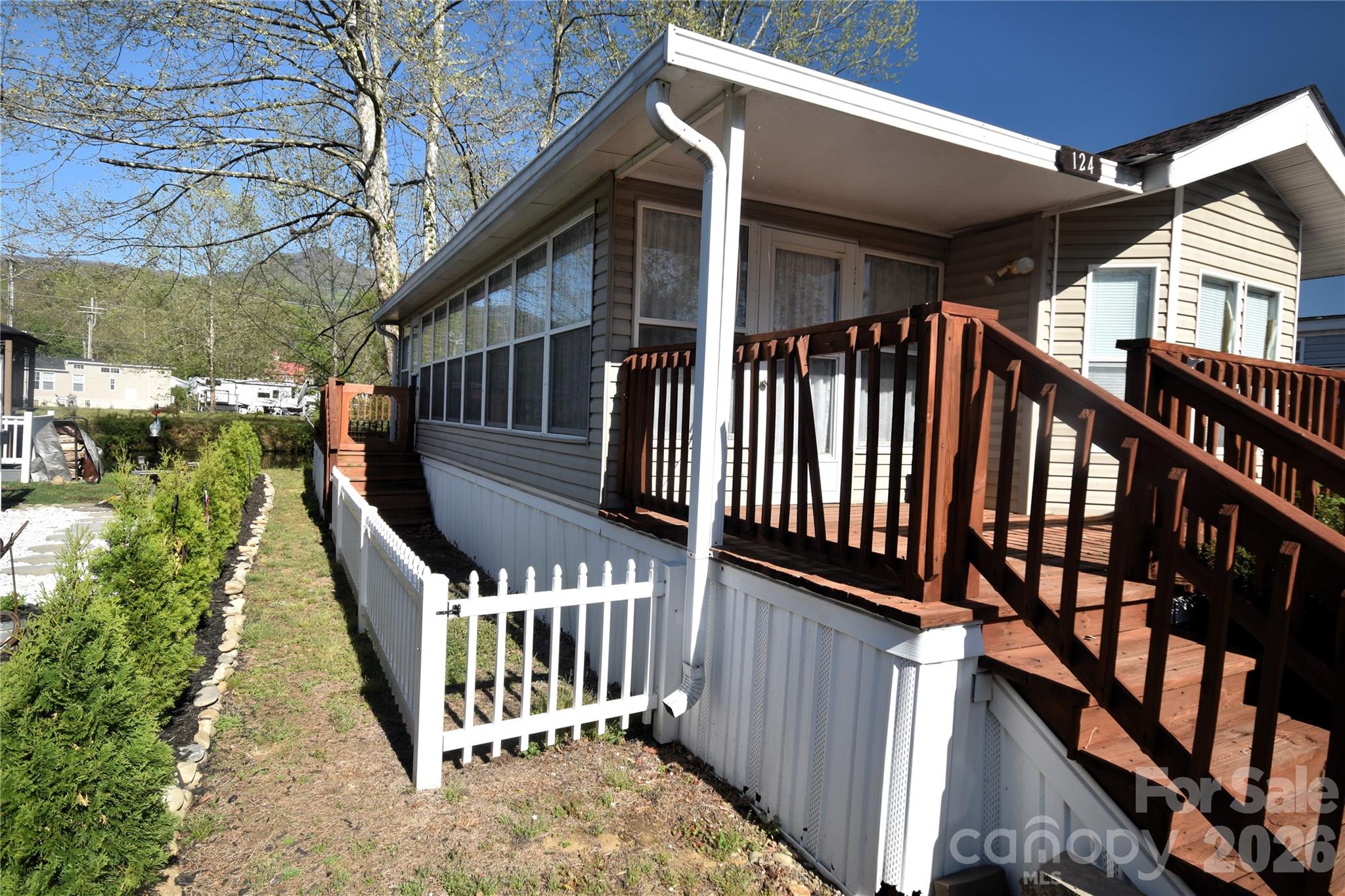124 Pike Point Property Photo 5