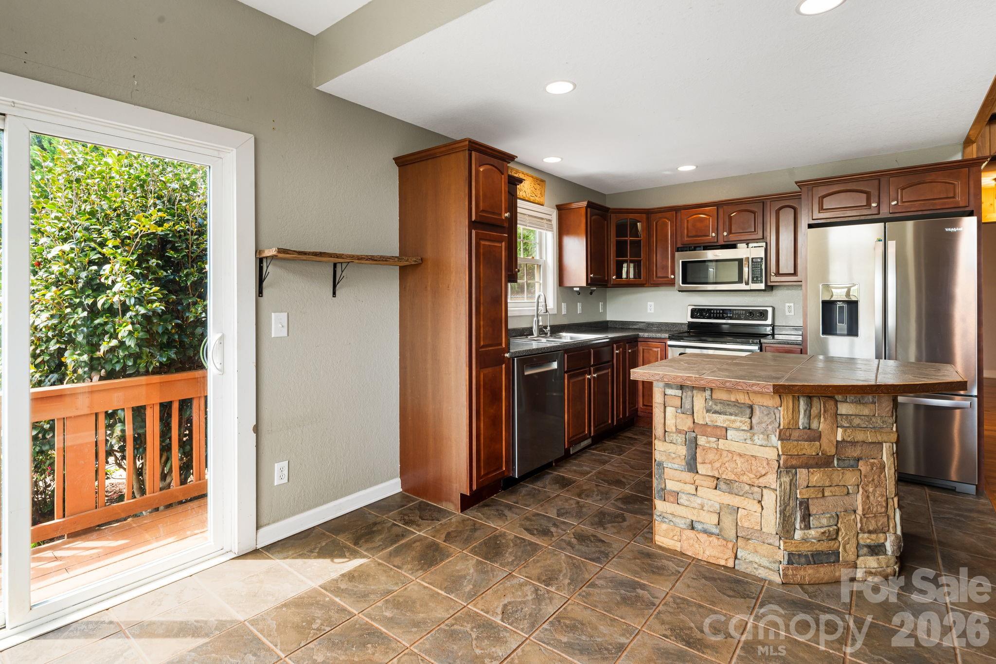 2011 Edgerton Road Property Photo 12