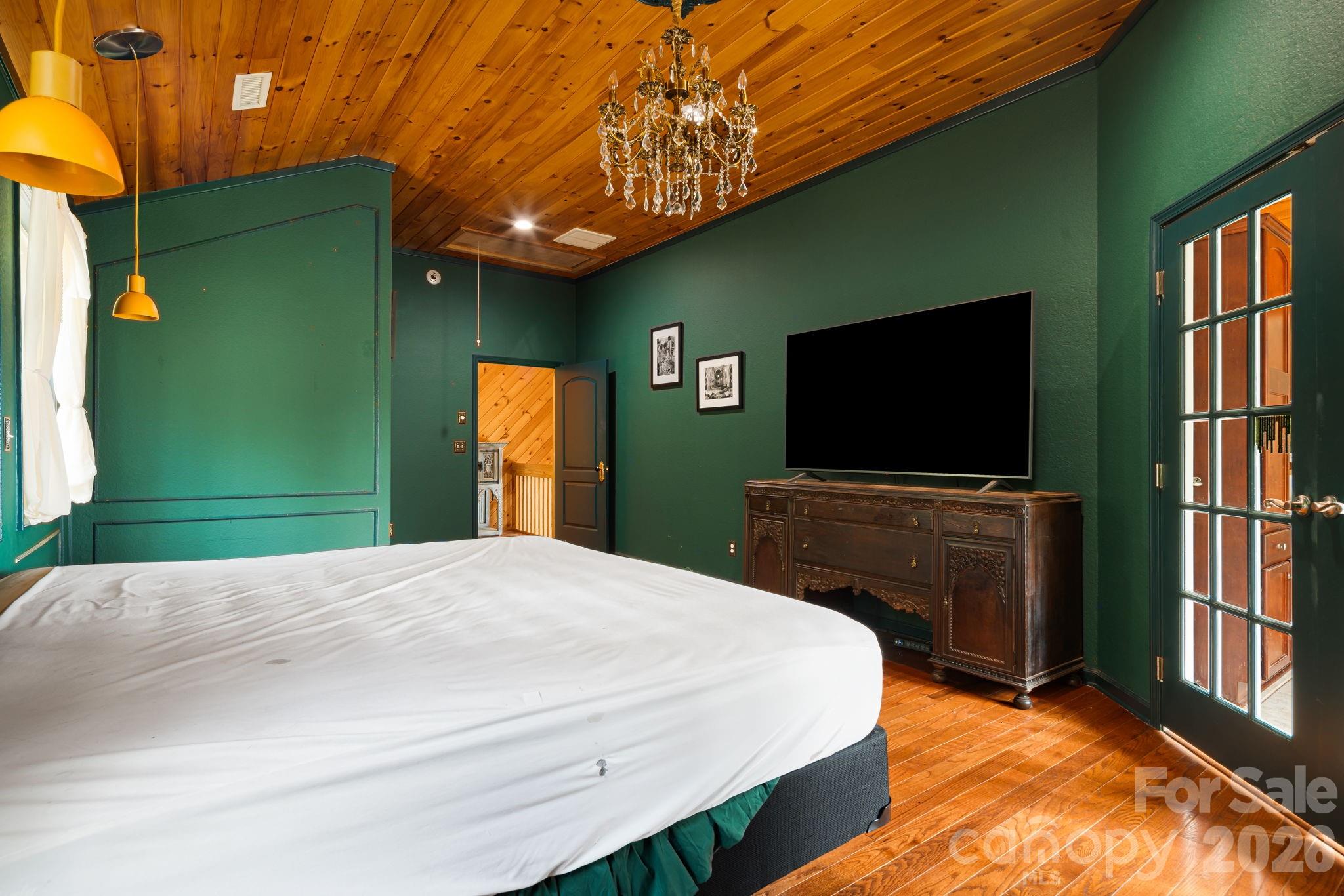 2011 Edgerton Road Property Photo 24