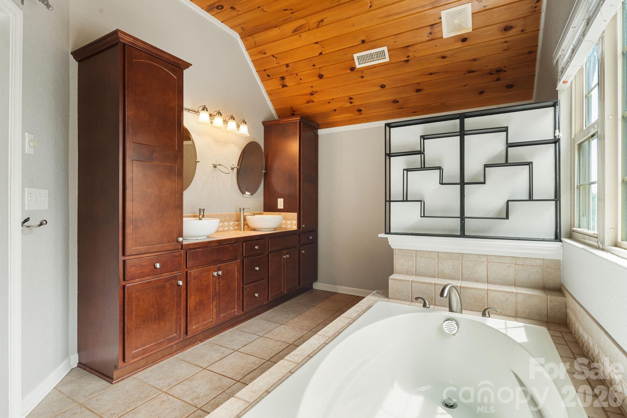 2011 Edgerton Road Property Photo 27