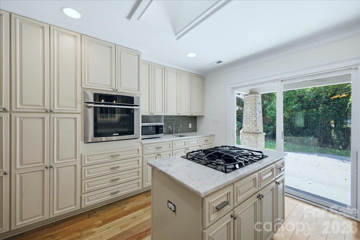 813 Walnut Avenue Property Photo 14