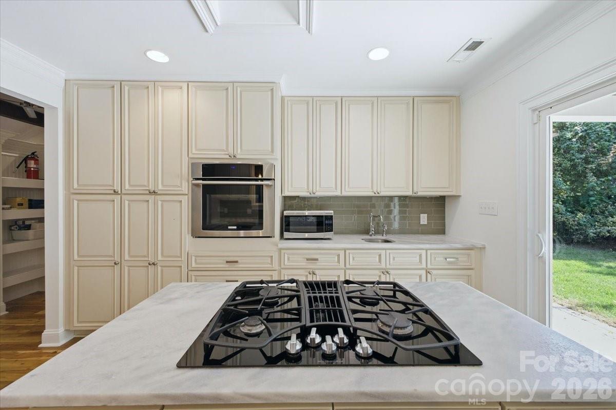 813 Walnut Avenue Property Photo 16