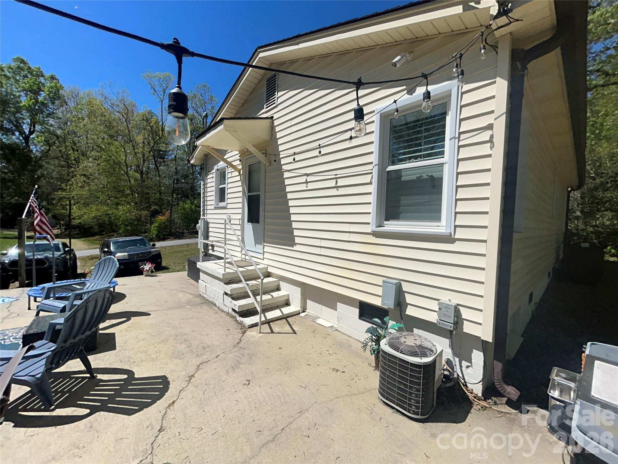 110 9th Street Property Photo 2