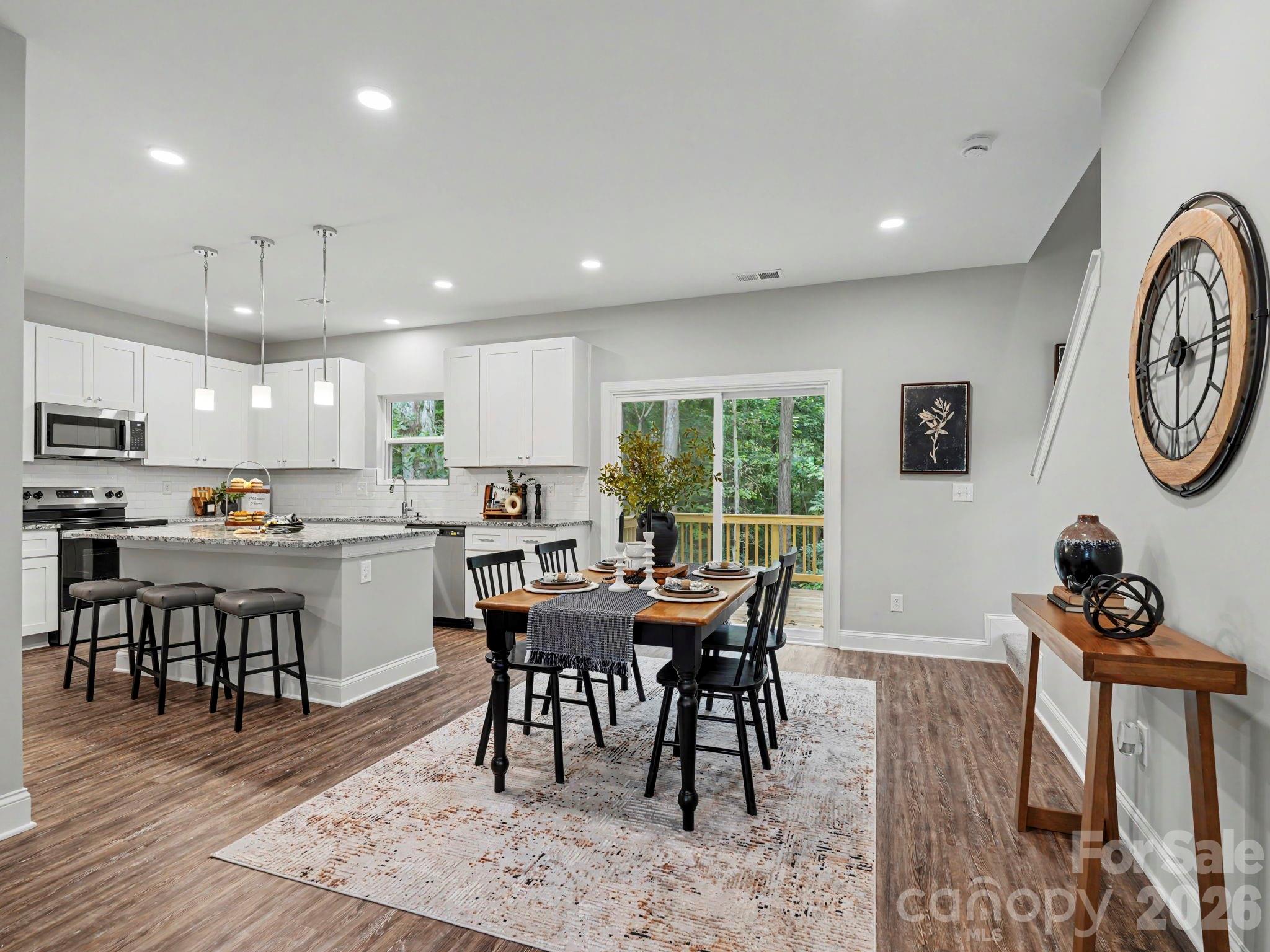 1074 Mackey Court Property Photo 4