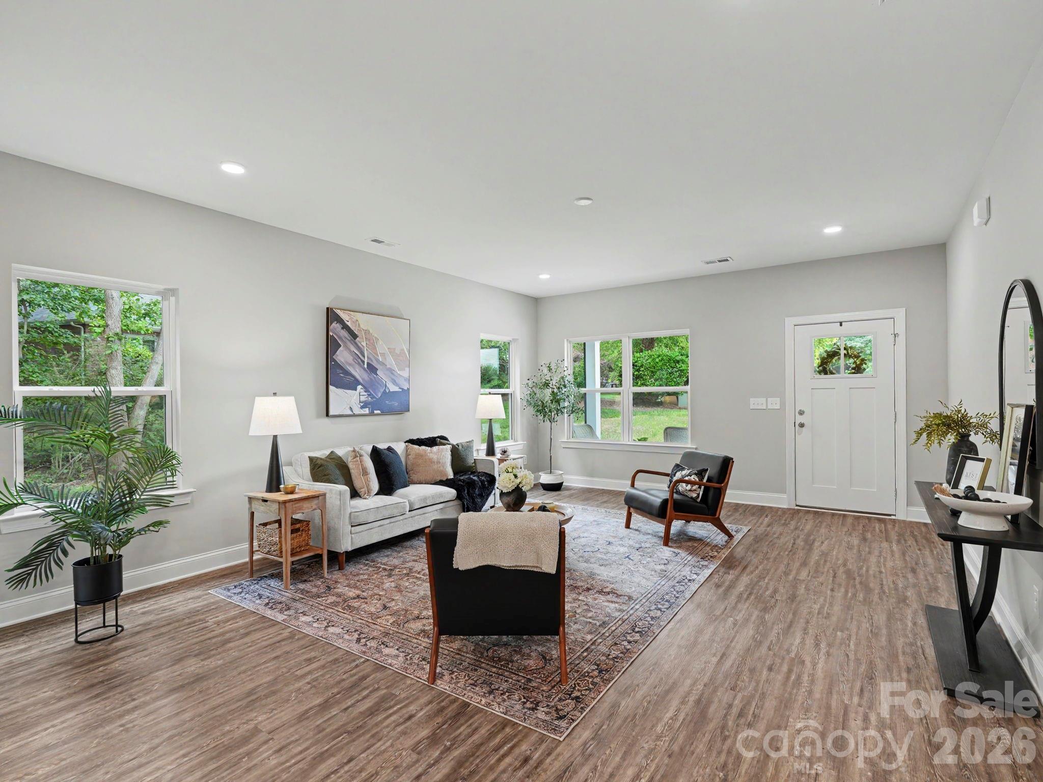 1074 Mackey Court Property Photo 7
