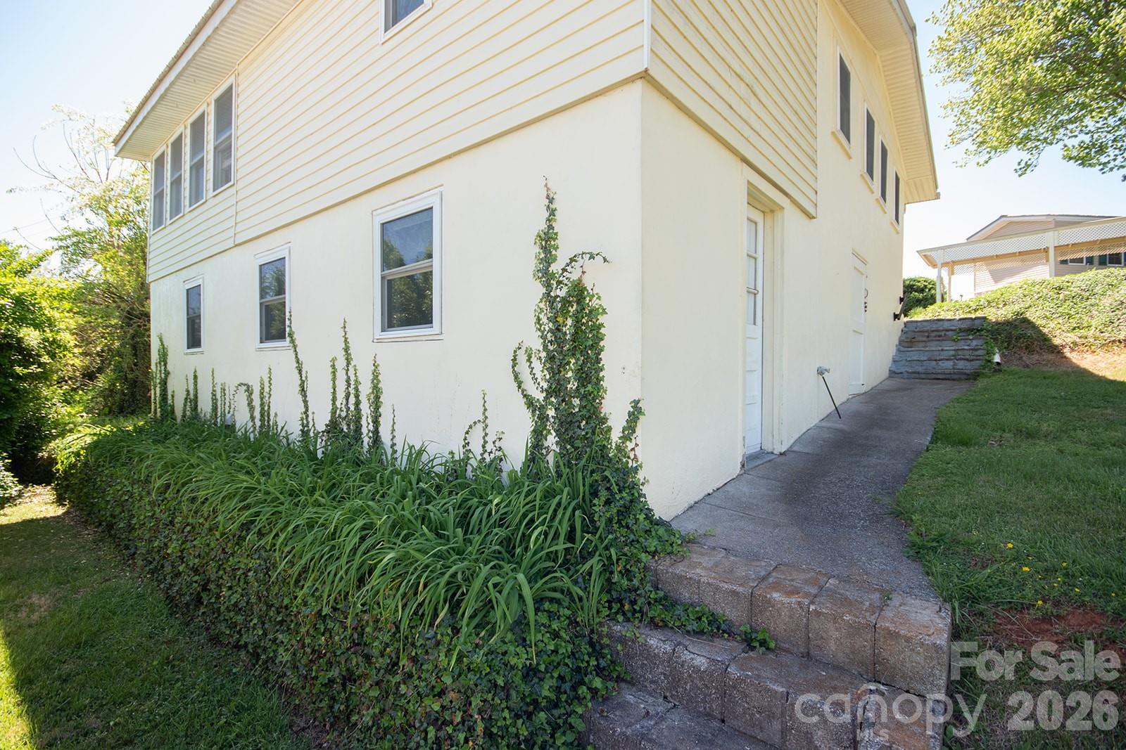 59 S Front Street Property Photo 2