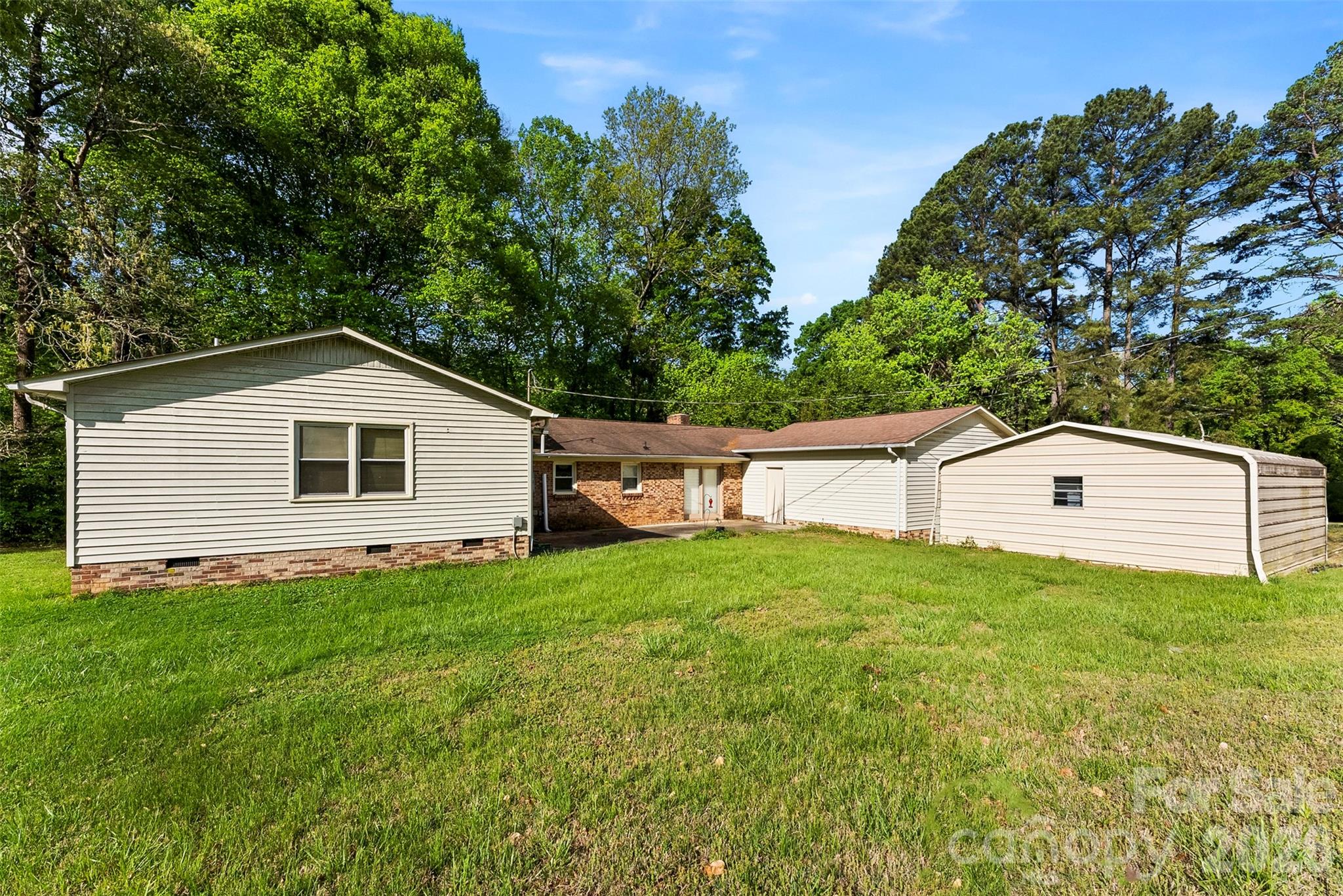 823 Carson Road Property Photo 3