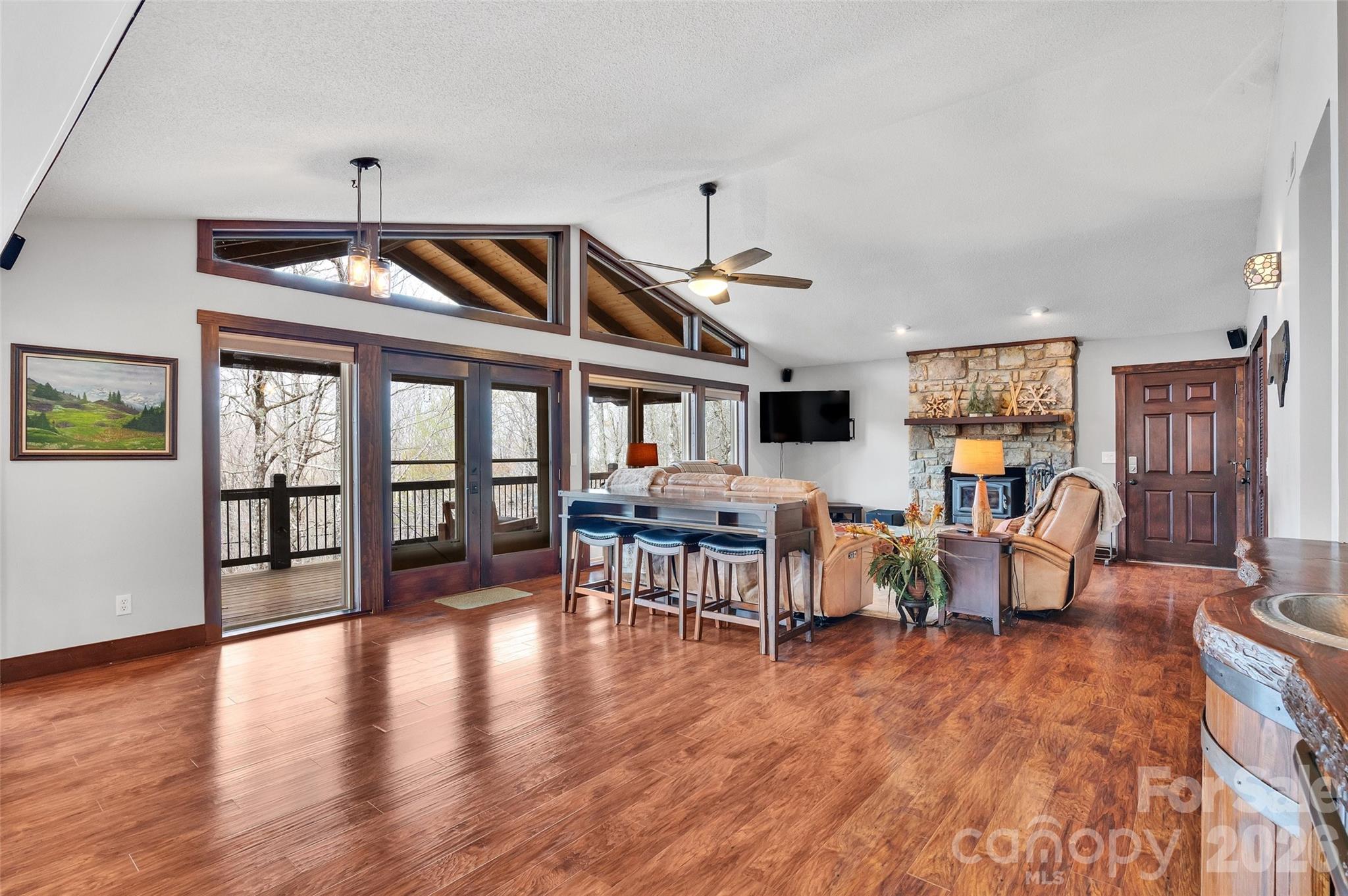 202 Tamarack Road Property Photo 6