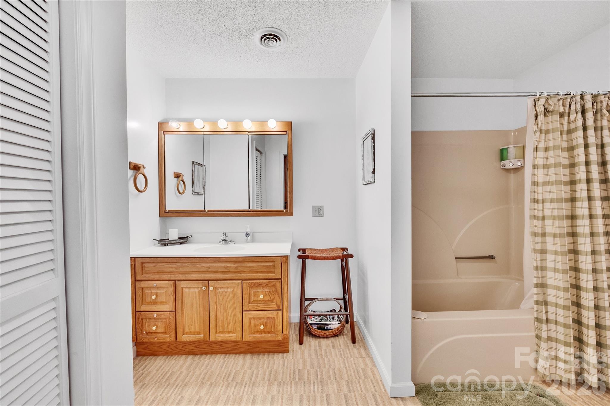 202 Tamarack Road Property Photo 15