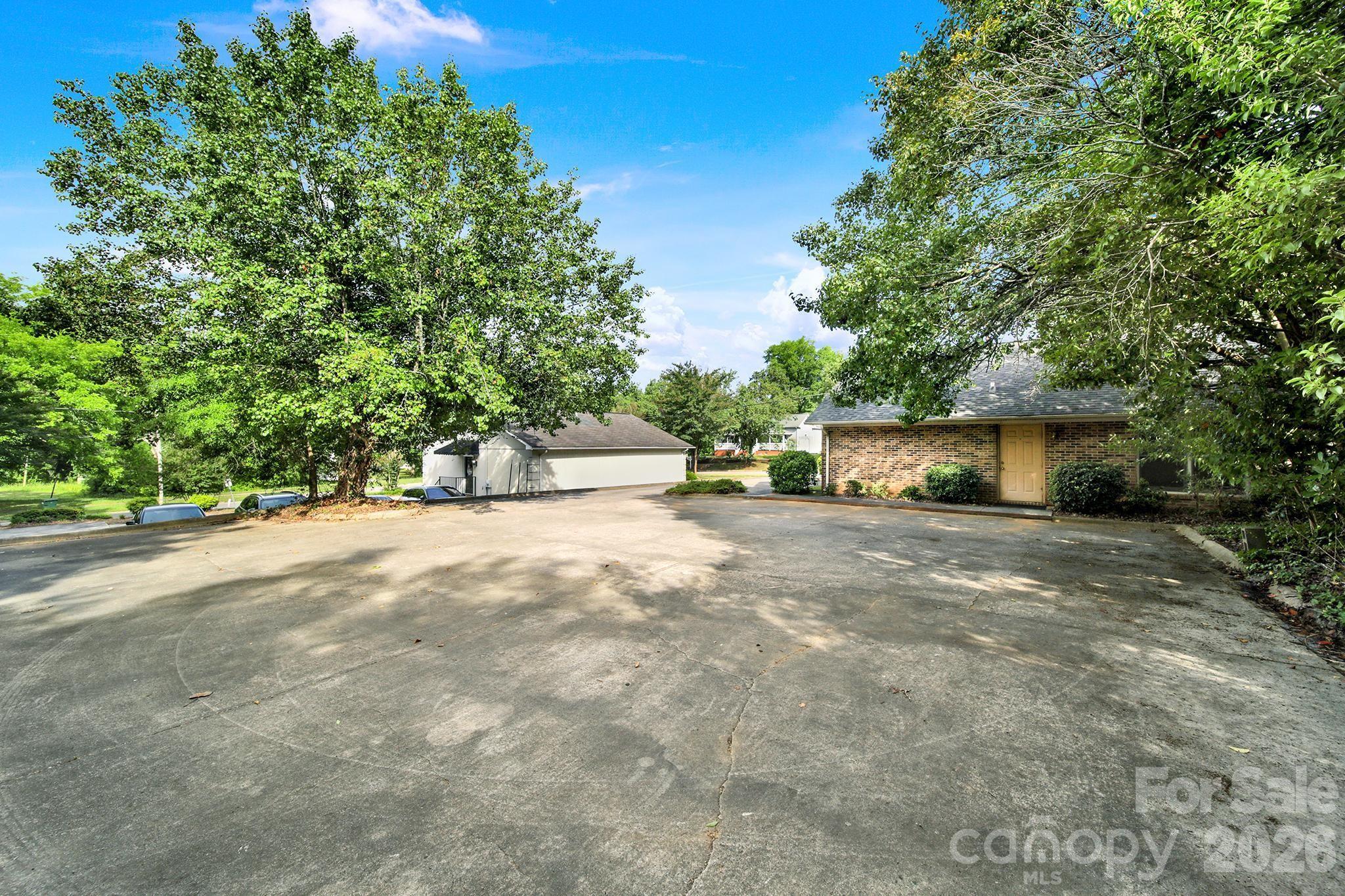 209 W Barr Street Property Photo 3