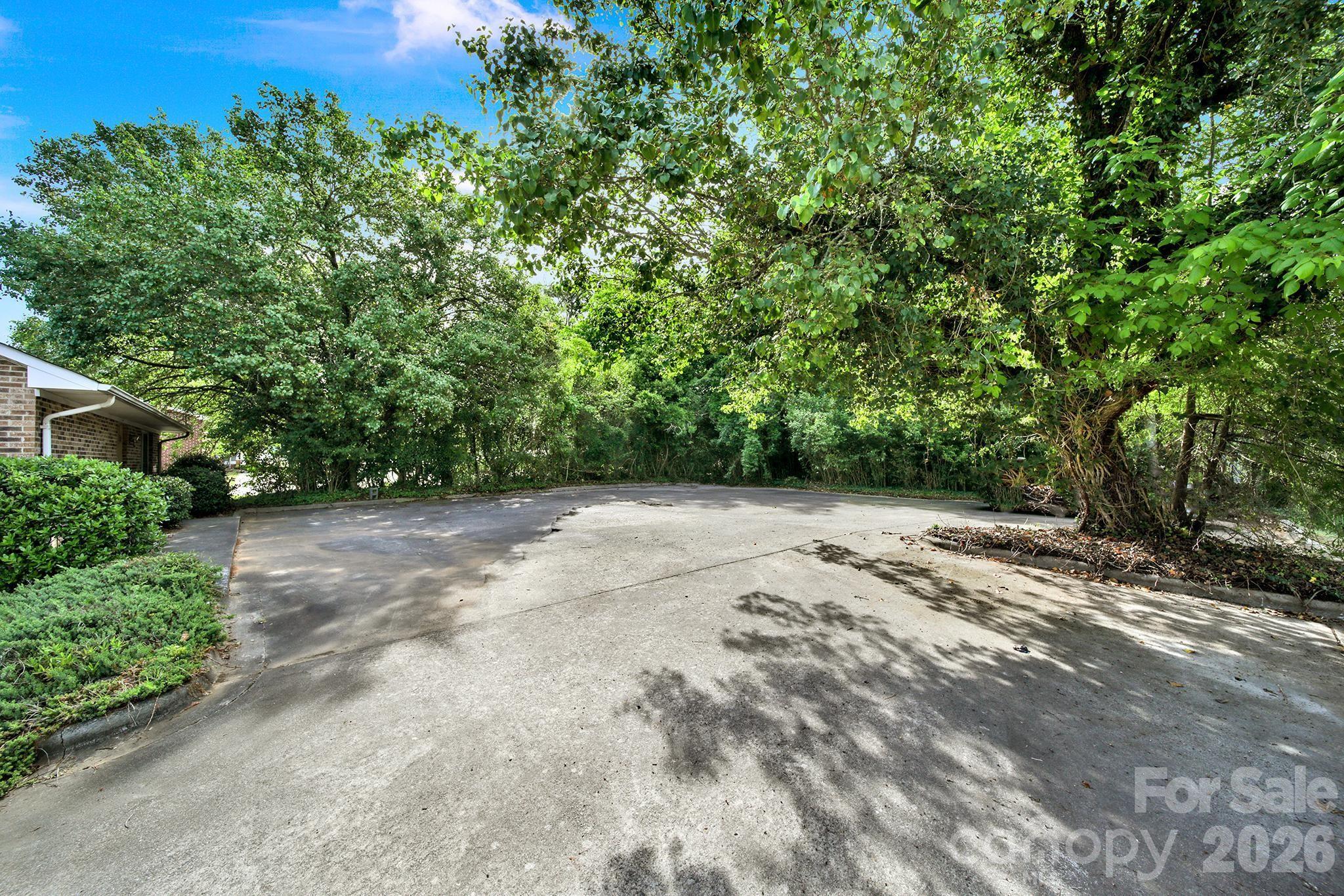 209 W Barr Street Property Photo 5