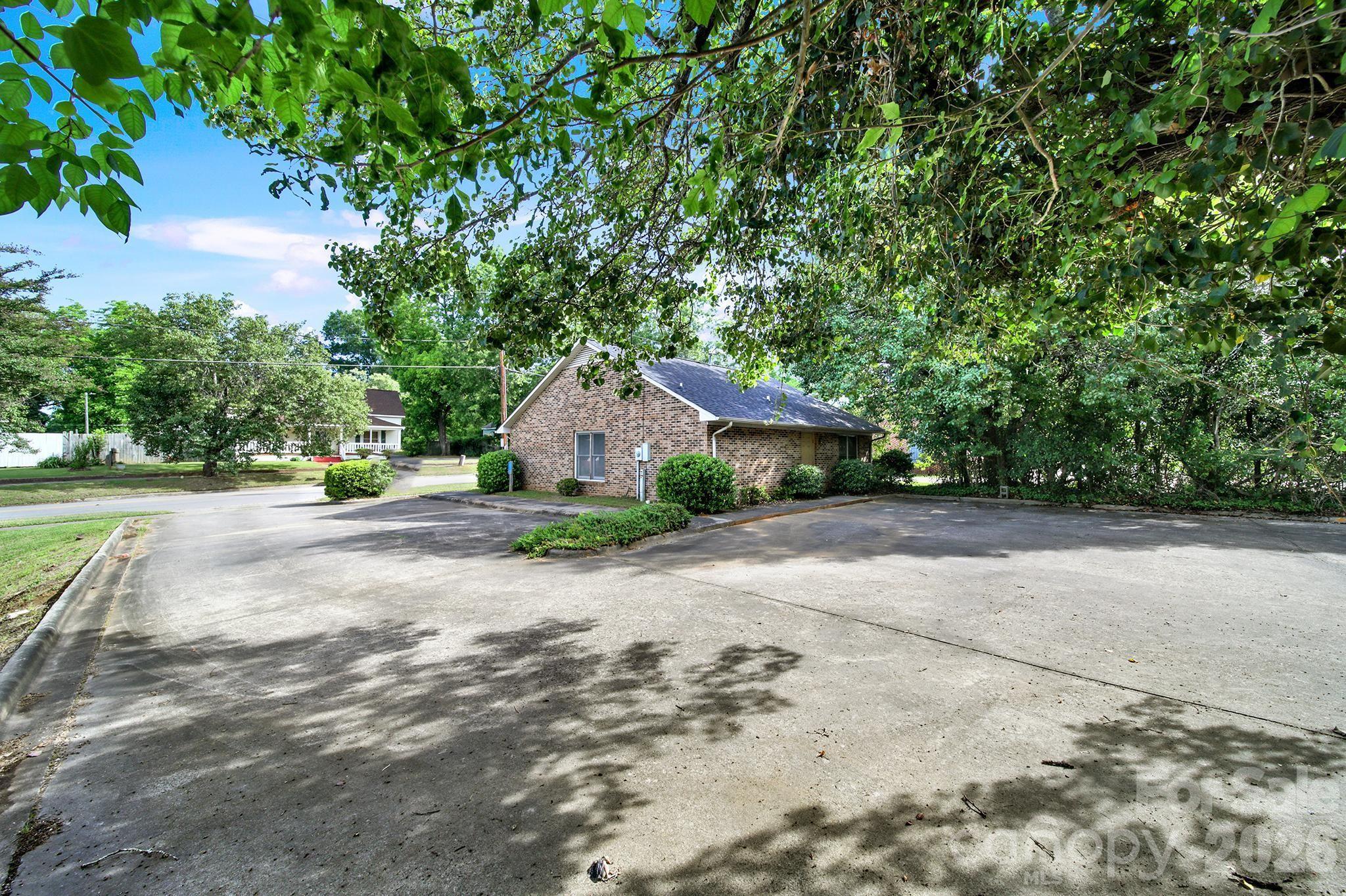 209 W Barr Street Property Photo 6