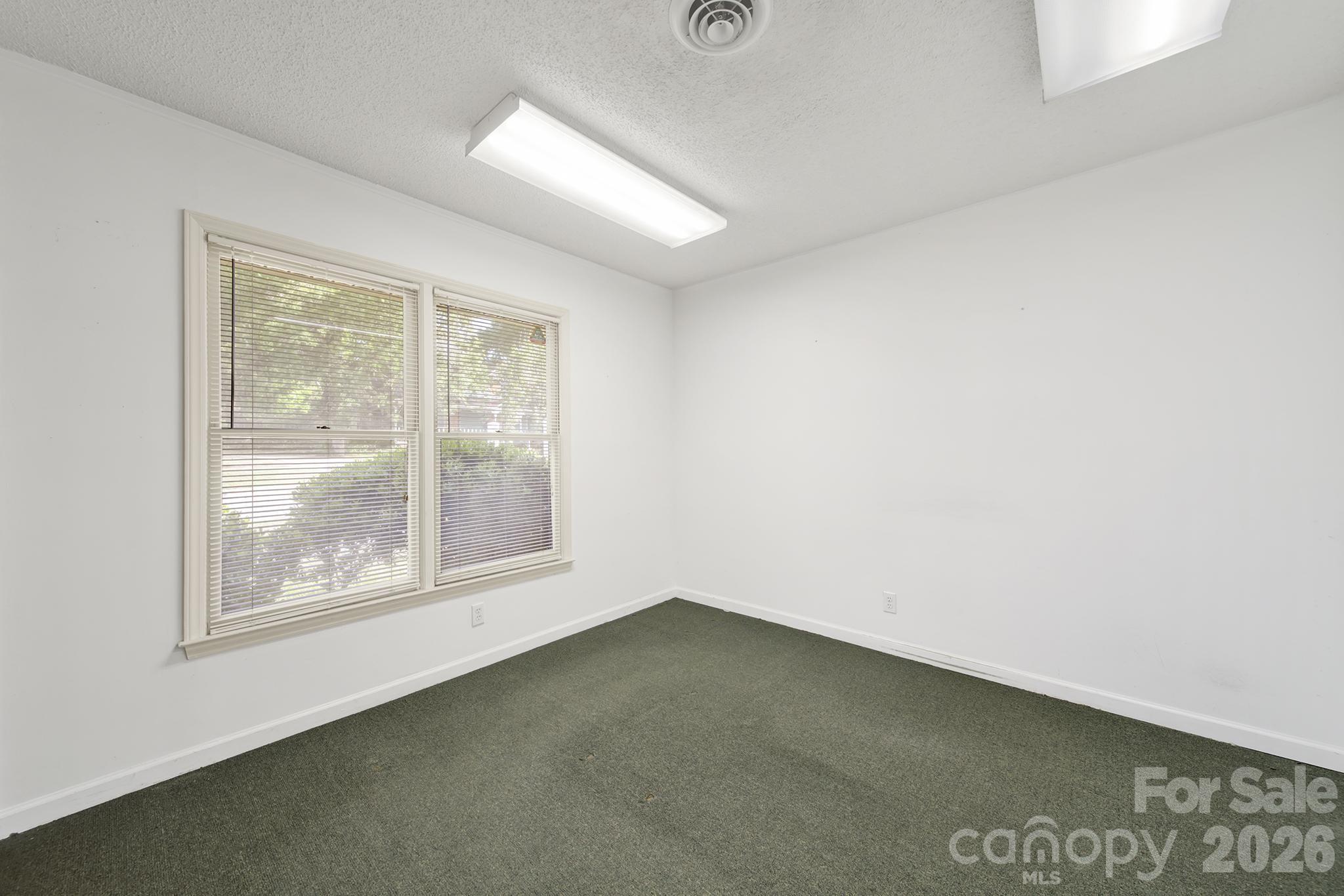 209 W Barr Street Property Photo 9