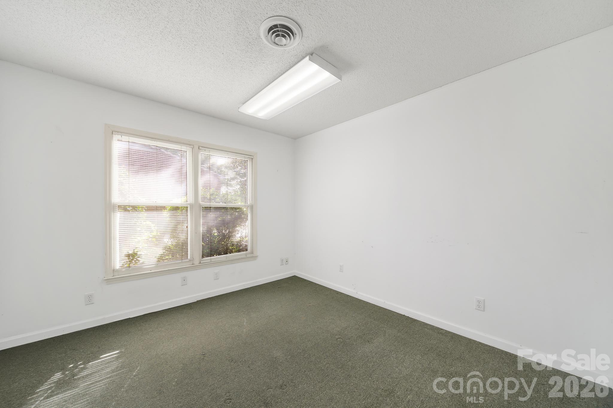 209 W Barr Street Property Photo 11