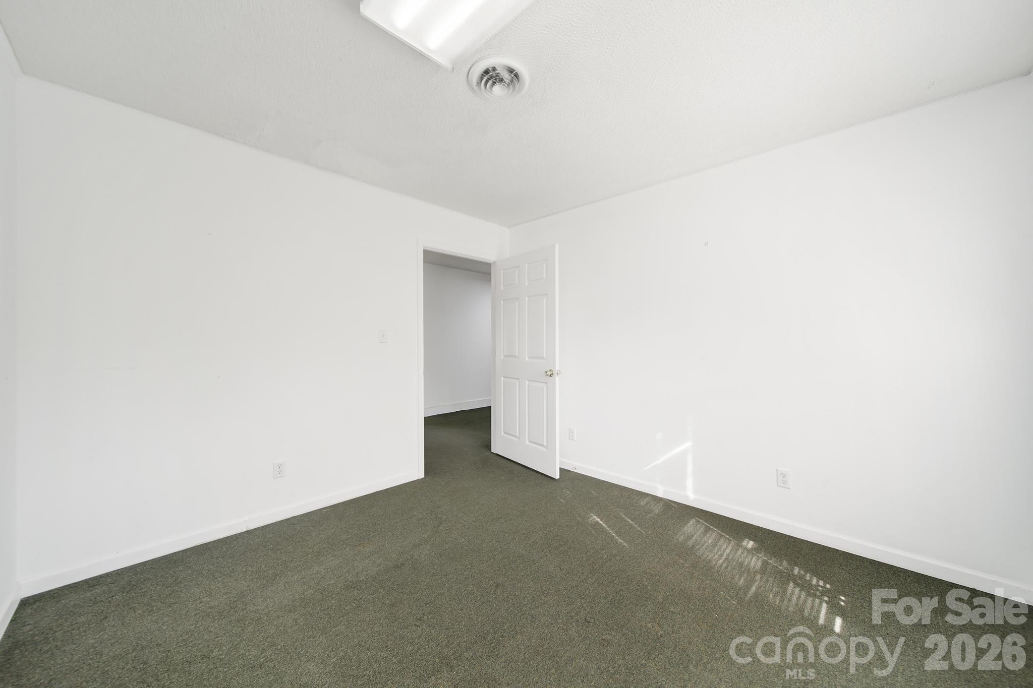 209 W Barr Street Property Photo 12