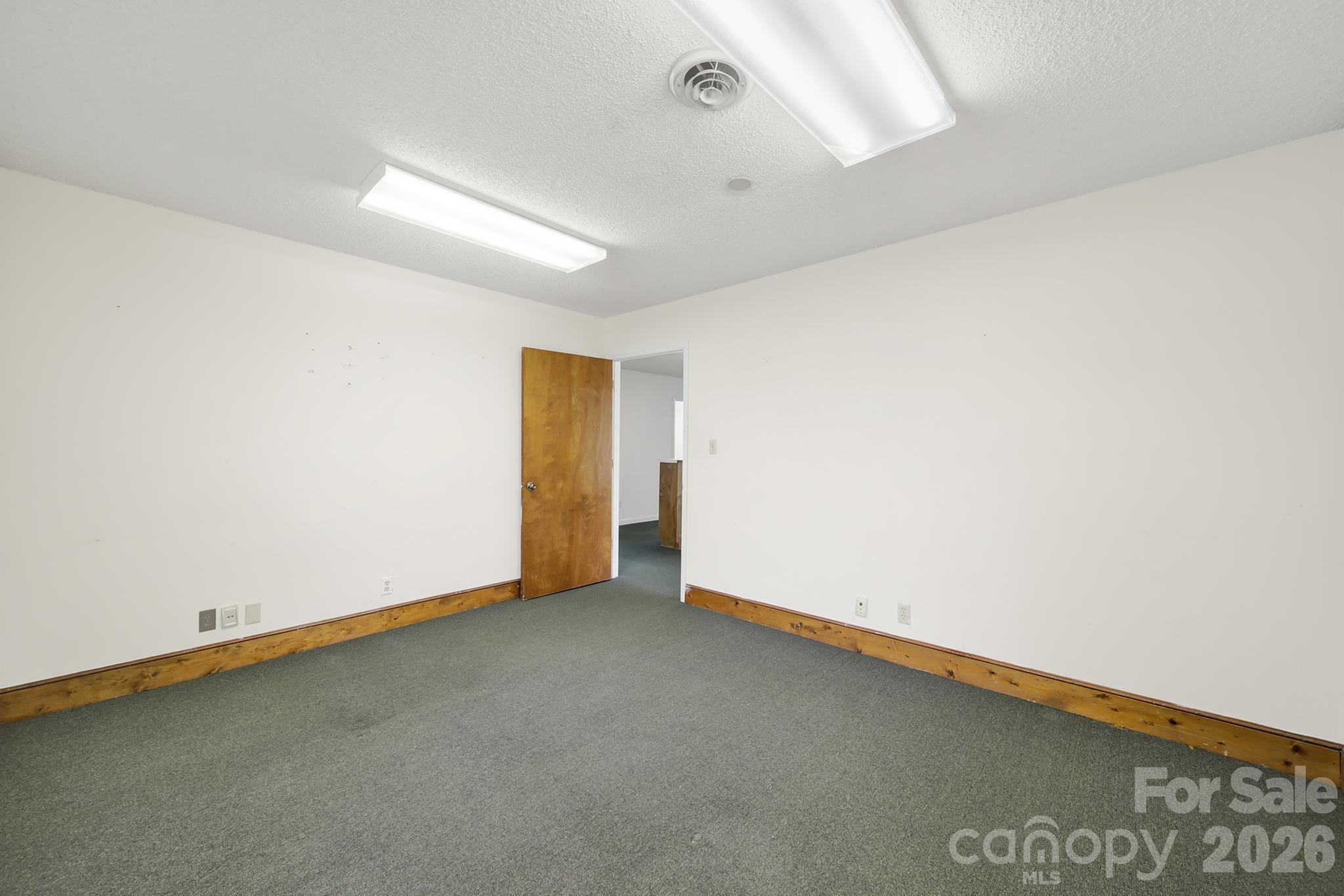 209 W Barr Street Property Photo 15