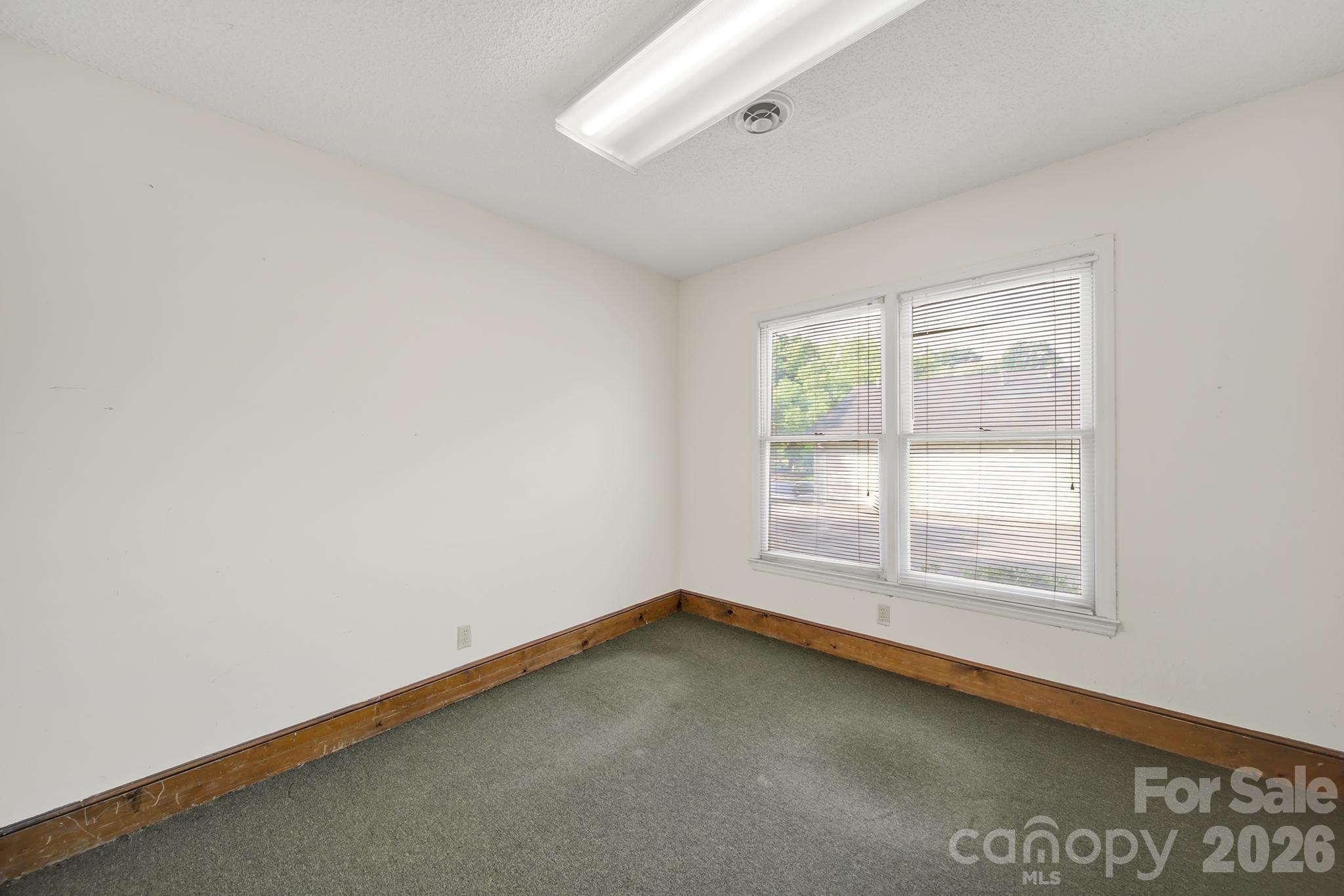 209 W Barr Street Property Photo 16