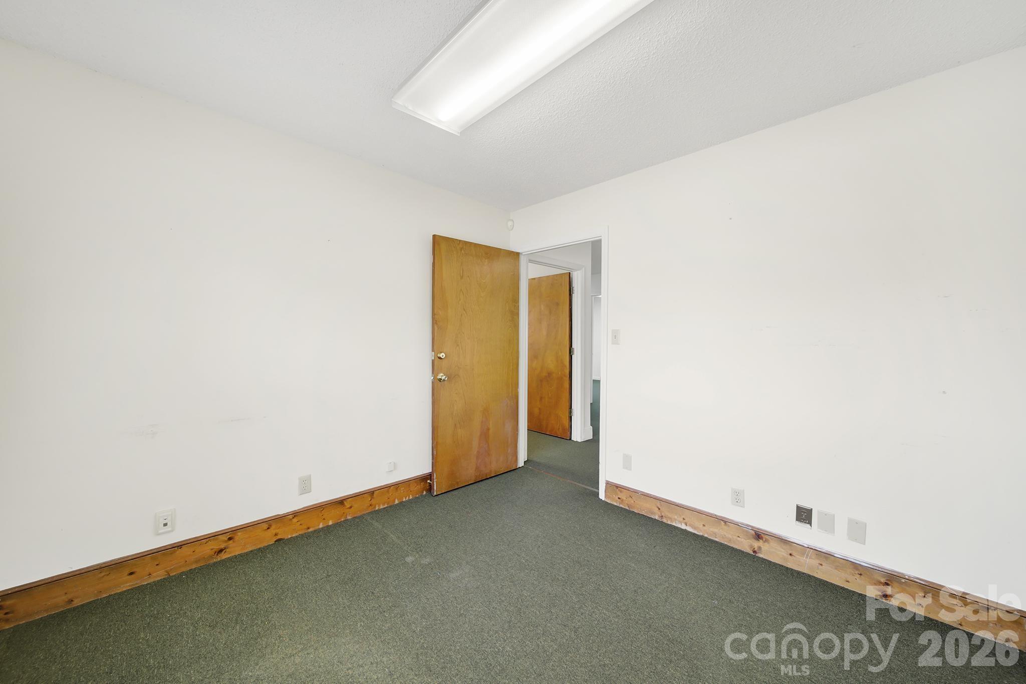 209 W Barr Street Property Photo 17