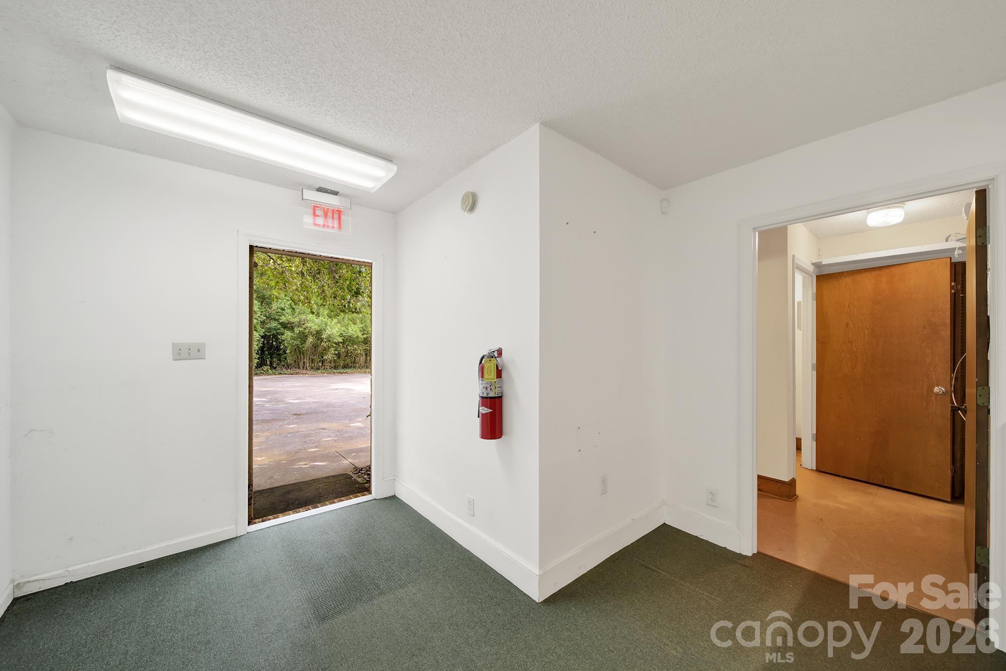 209 W Barr Street Property Photo 19