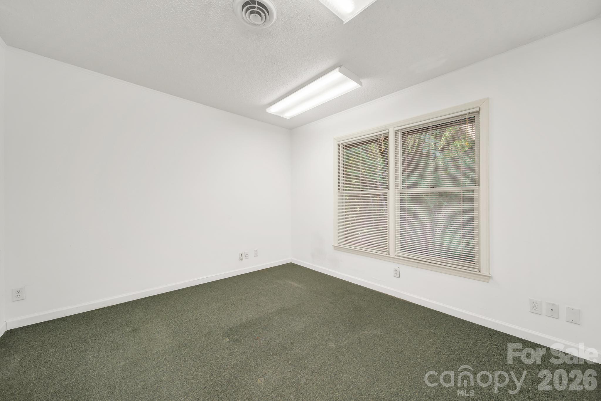 209 W Barr Street Property Photo 20