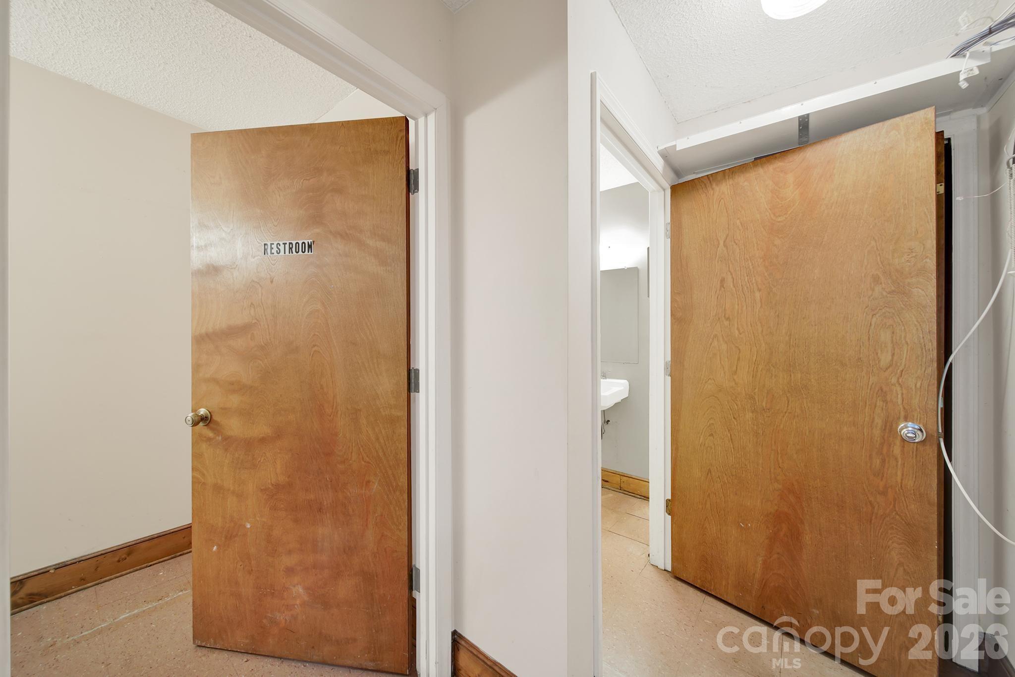 209 W Barr Street Property Photo 22