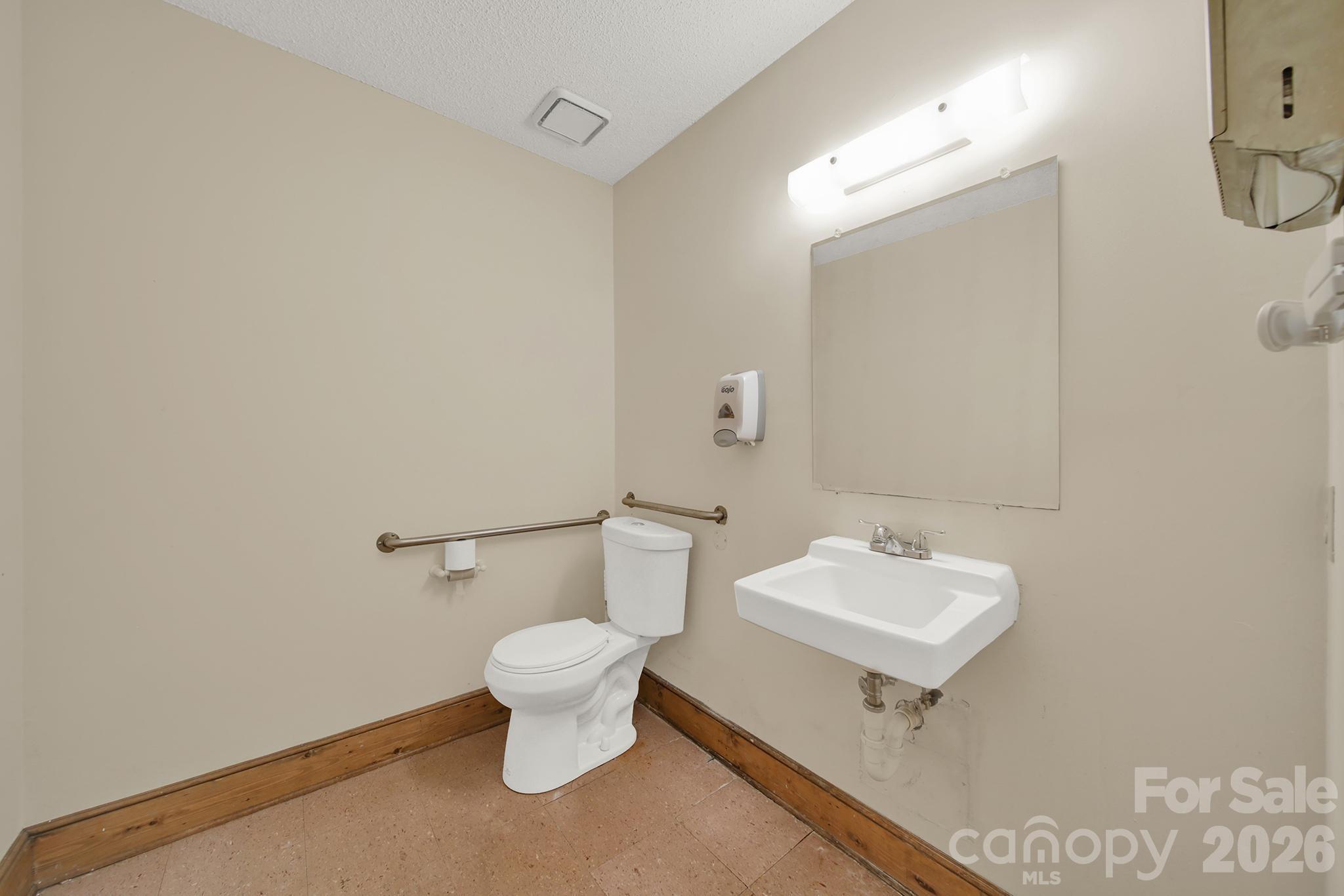 209 W Barr Street Property Photo 23