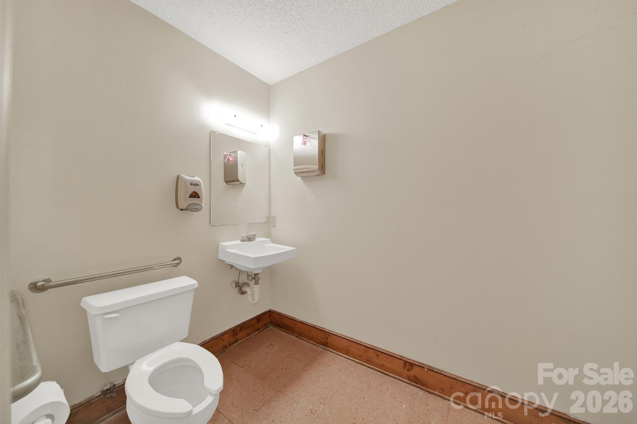 209 W Barr Street Property Photo 24