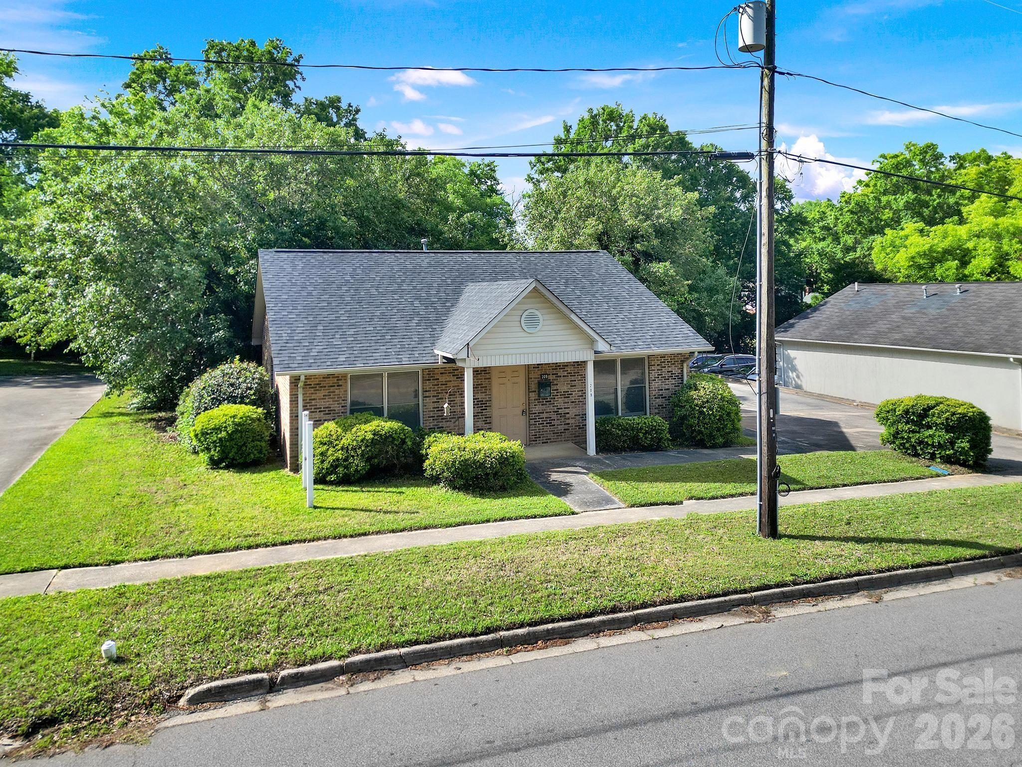 209 W Barr Street Property Photo 26
