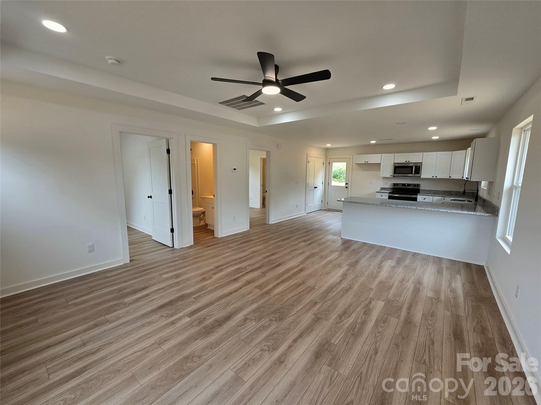 907 Hill Street Property Photo 2