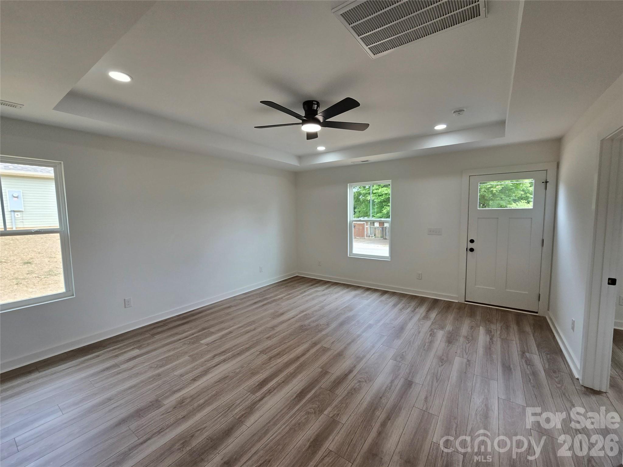 907 Hill Street Property Photo 4