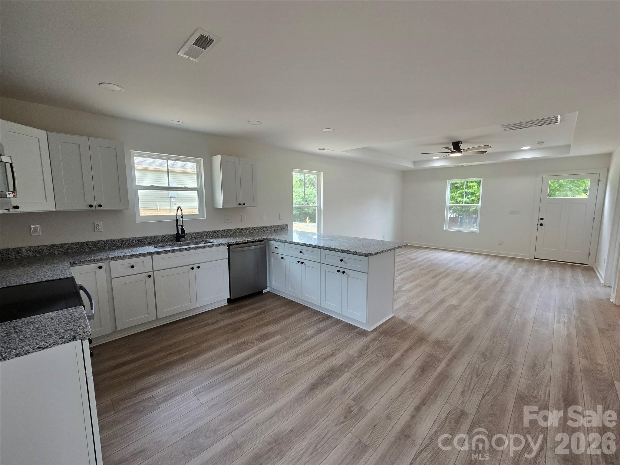 907 Hill Street Property Photo 5