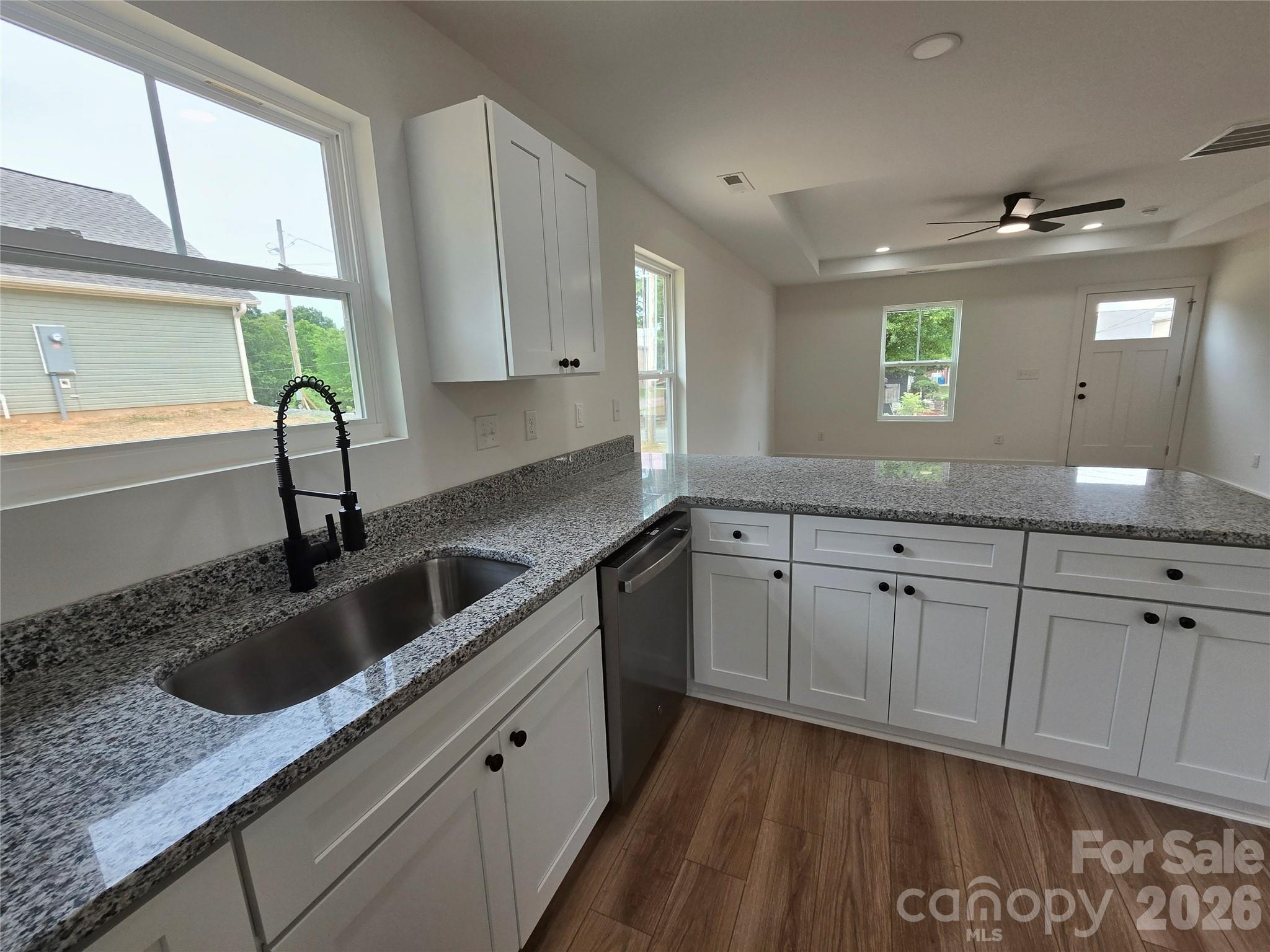 907 Hill Street Property Photo 9