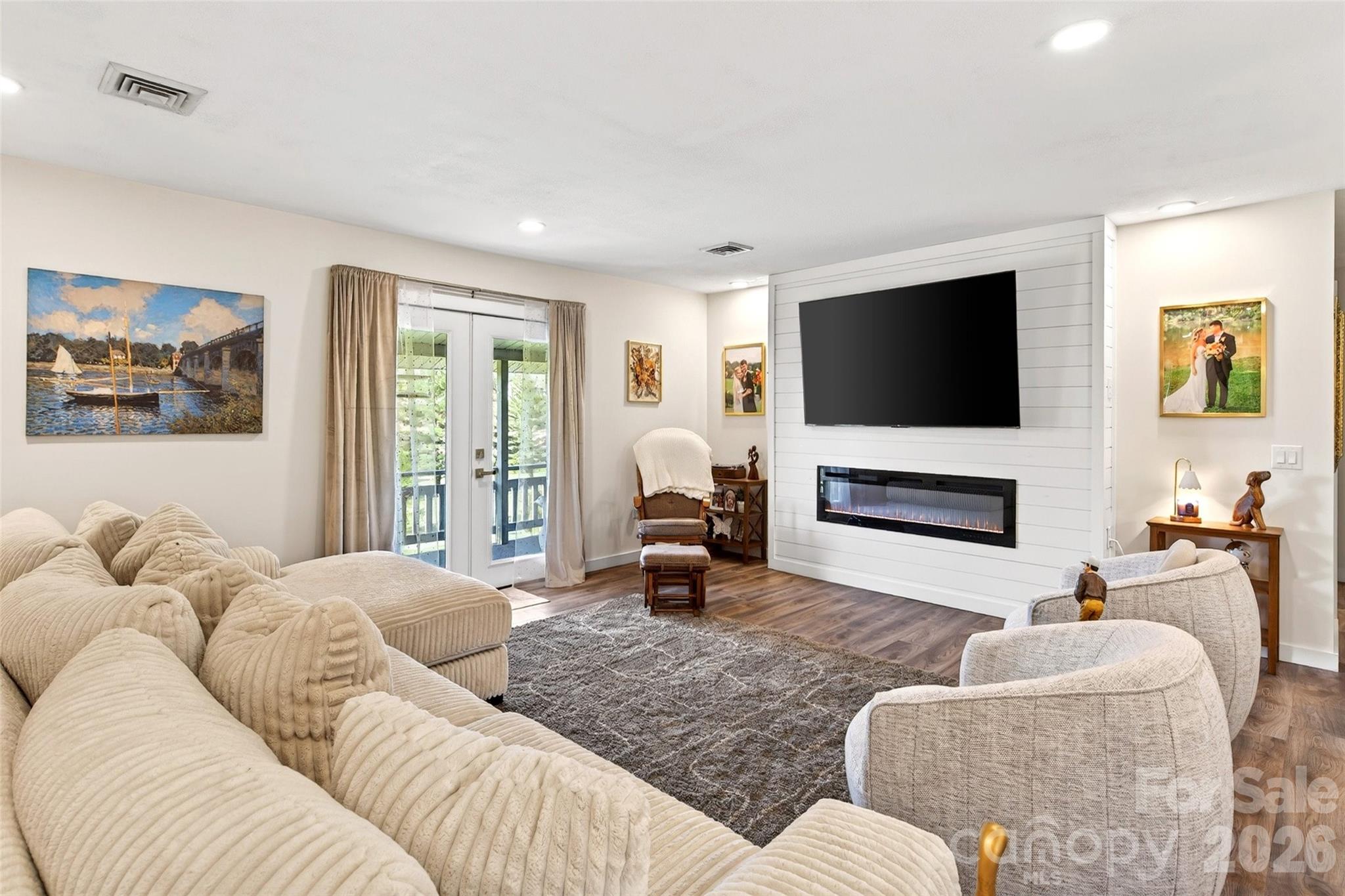 263 Fairway Lane Property Photo 6