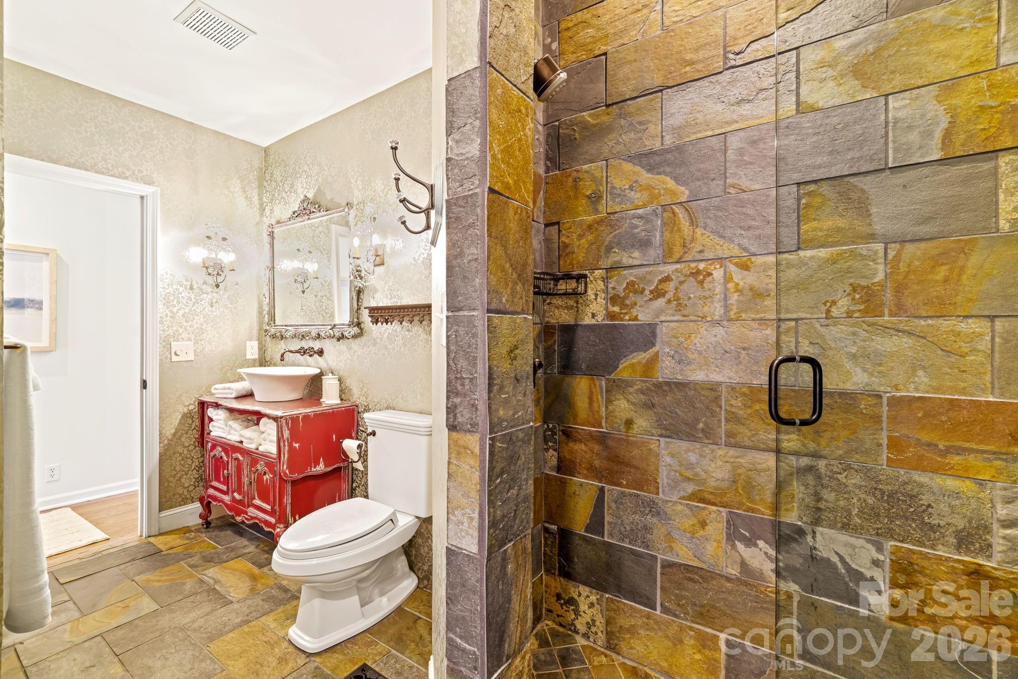 1052 Toxaway Drive Property Photo 22