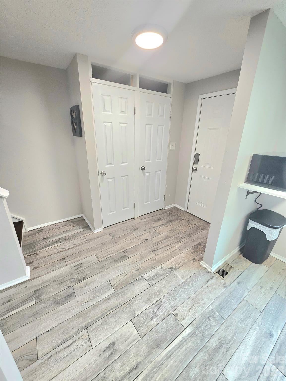 9432 Lexington Circle A Property Photo 7