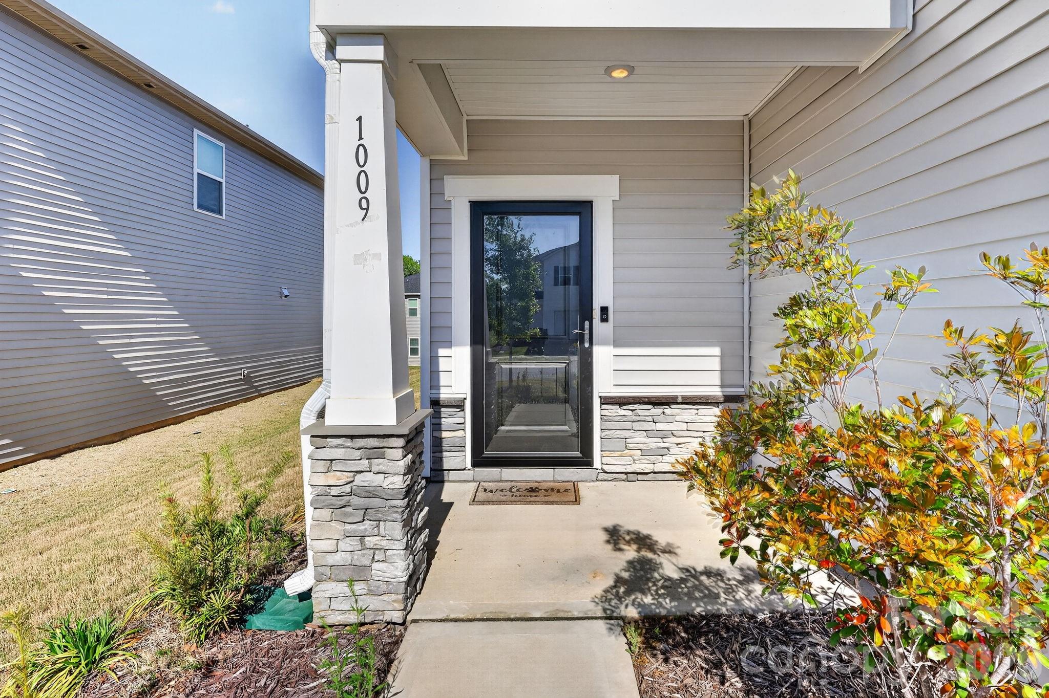 1009 Jeffery Dean Court Property Photo 3
