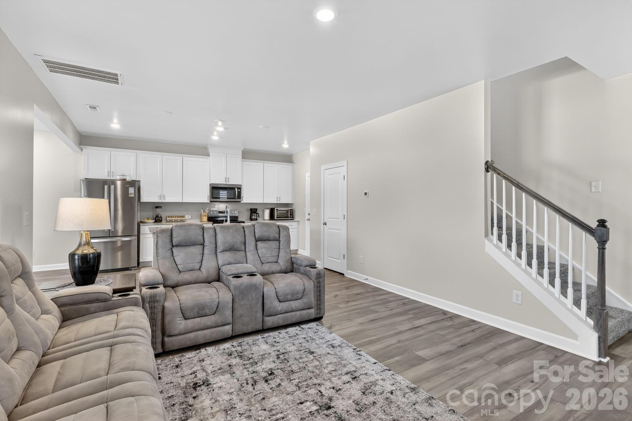 1009 Jeffery Dean Court Property Photo 7