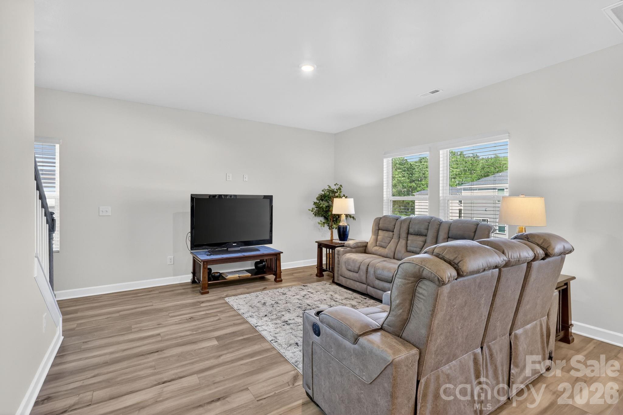 1009 Jeffery Dean Court Property Photo 8