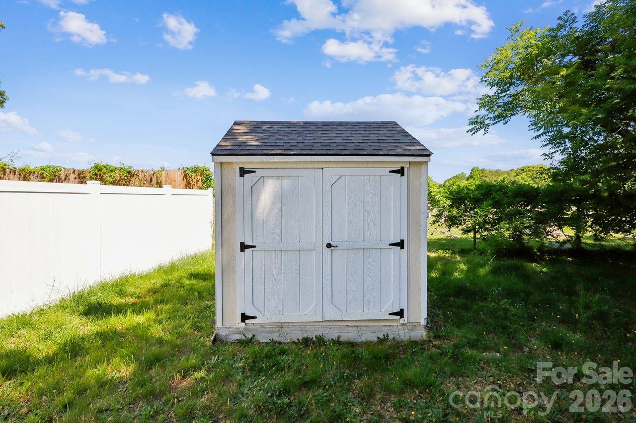 408 E Park Avenue Property Photo 6