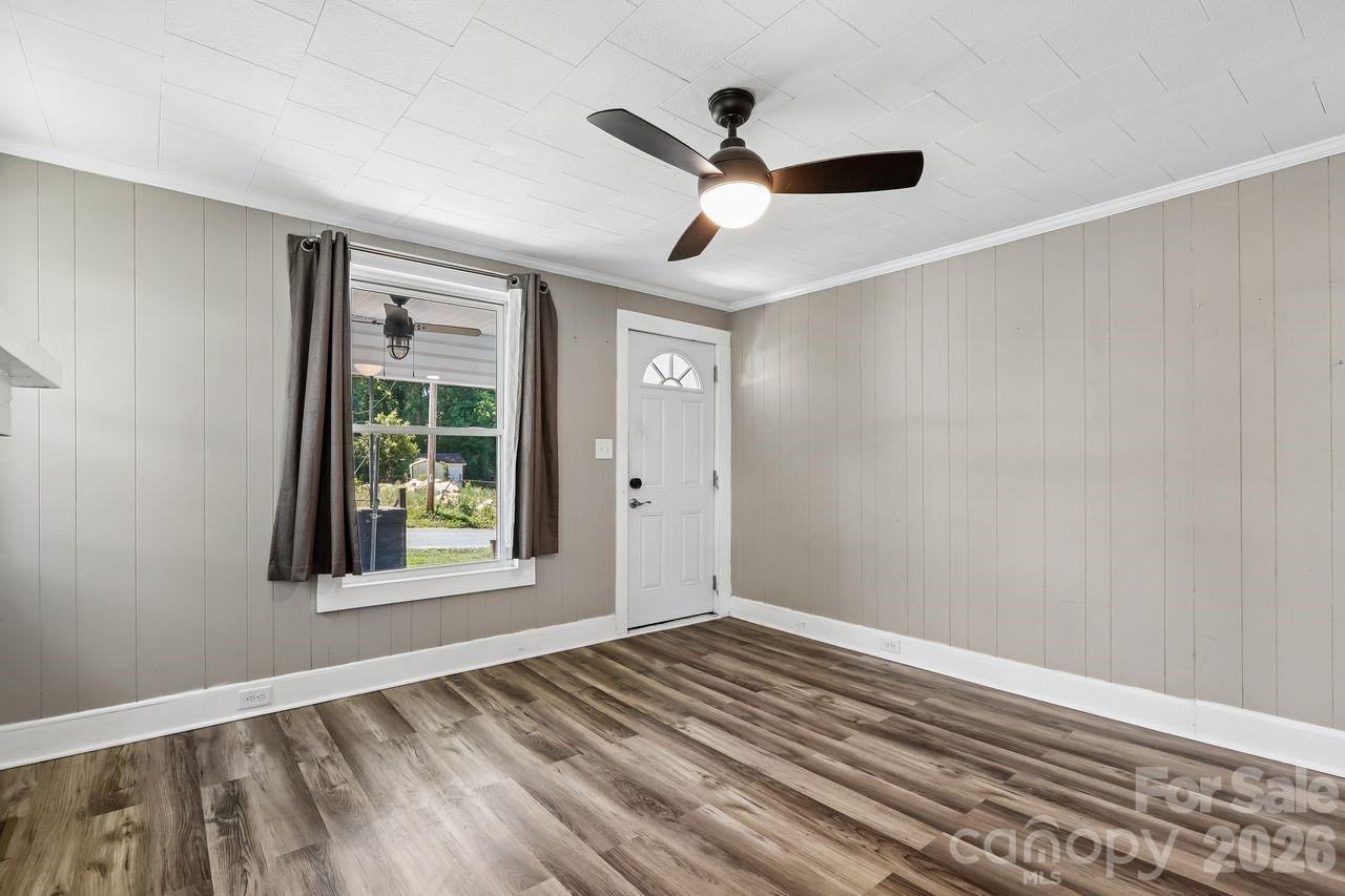 408 E Park Avenue Property Photo 9