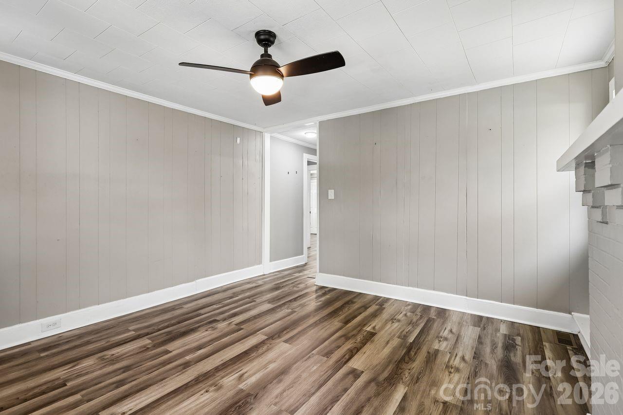 408 E Park Avenue Property Photo 10