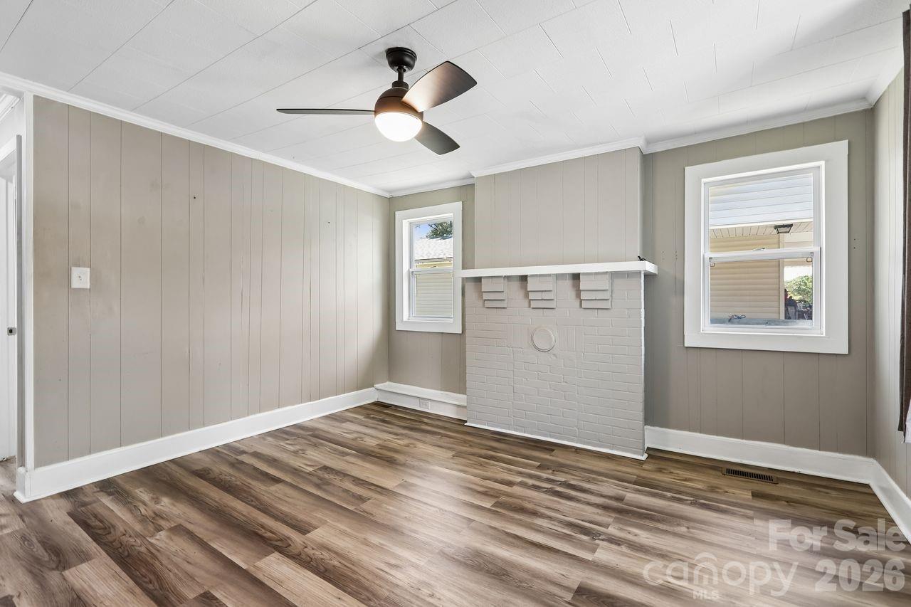 408 E Park Avenue Property Photo 11