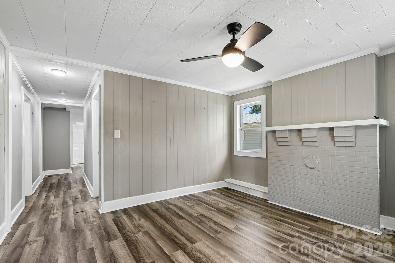 408 E Park Avenue Property Photo 12