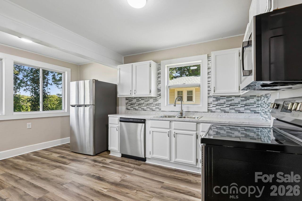 408 E Park Avenue Property Photo 13