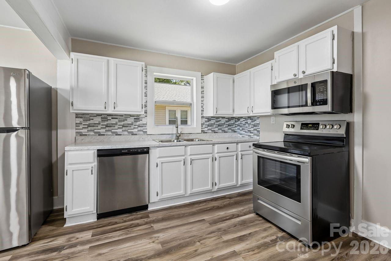 408 E Park Avenue Property Photo 14